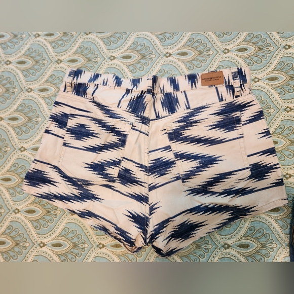 White & Blue Print Ralph Lauren Denim & Supply Shorts Size 32 LIKE NEW - Picture 2 of 5